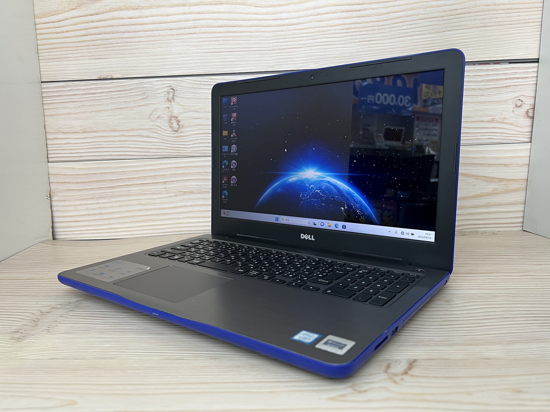 DELL Inspiron 5567 CPU：Core i3 7100U 2.4GHz / メモリ：8GB / SSD