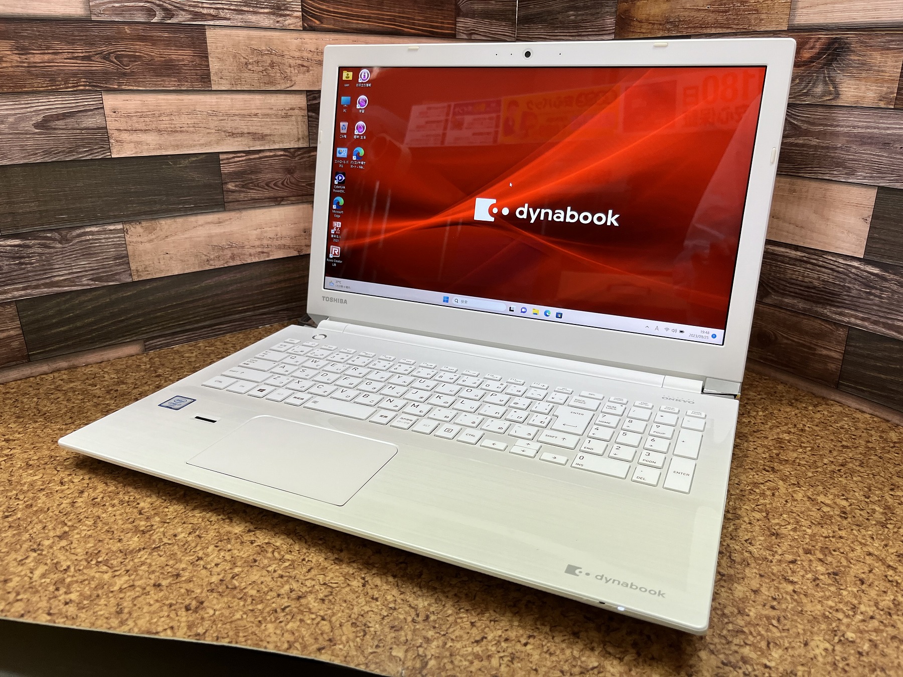 東芝 dynabook T75/BWS CPU：Core i7 6500U 2.5GHz / メモリ：16GB