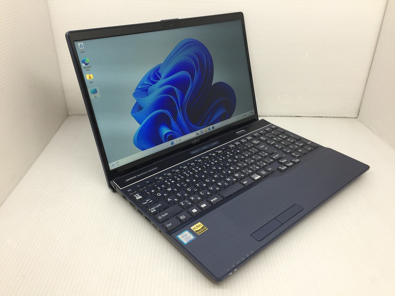 富士通 LIFEBOOK AH77/D1 CPU：Core i7 8565U 1.8GHz / メモリ：8GB