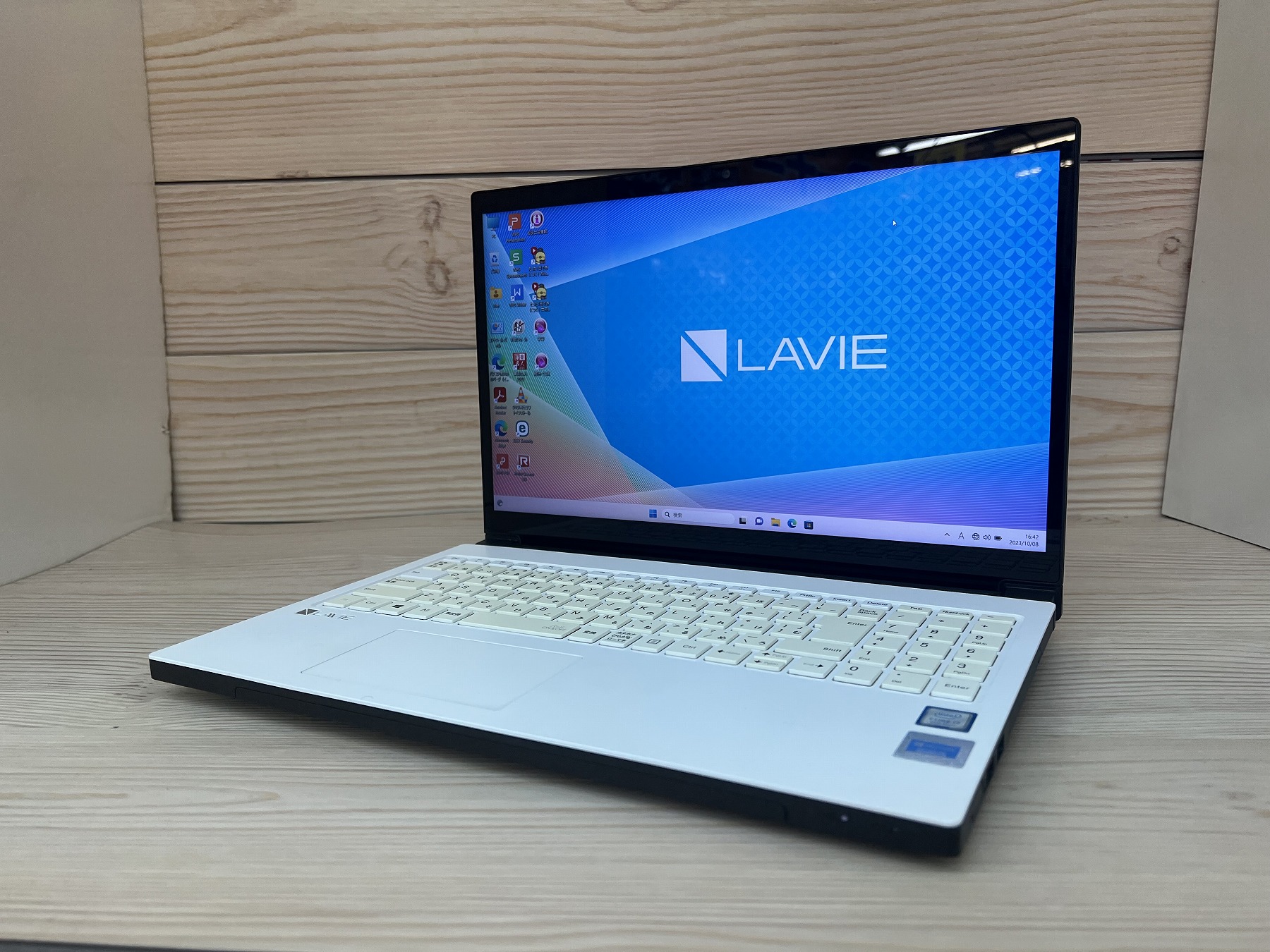 NEC LAVIE PC-GN187AEAC CPU：Core i7 8550U 1.8GHz / メモリ：16GB