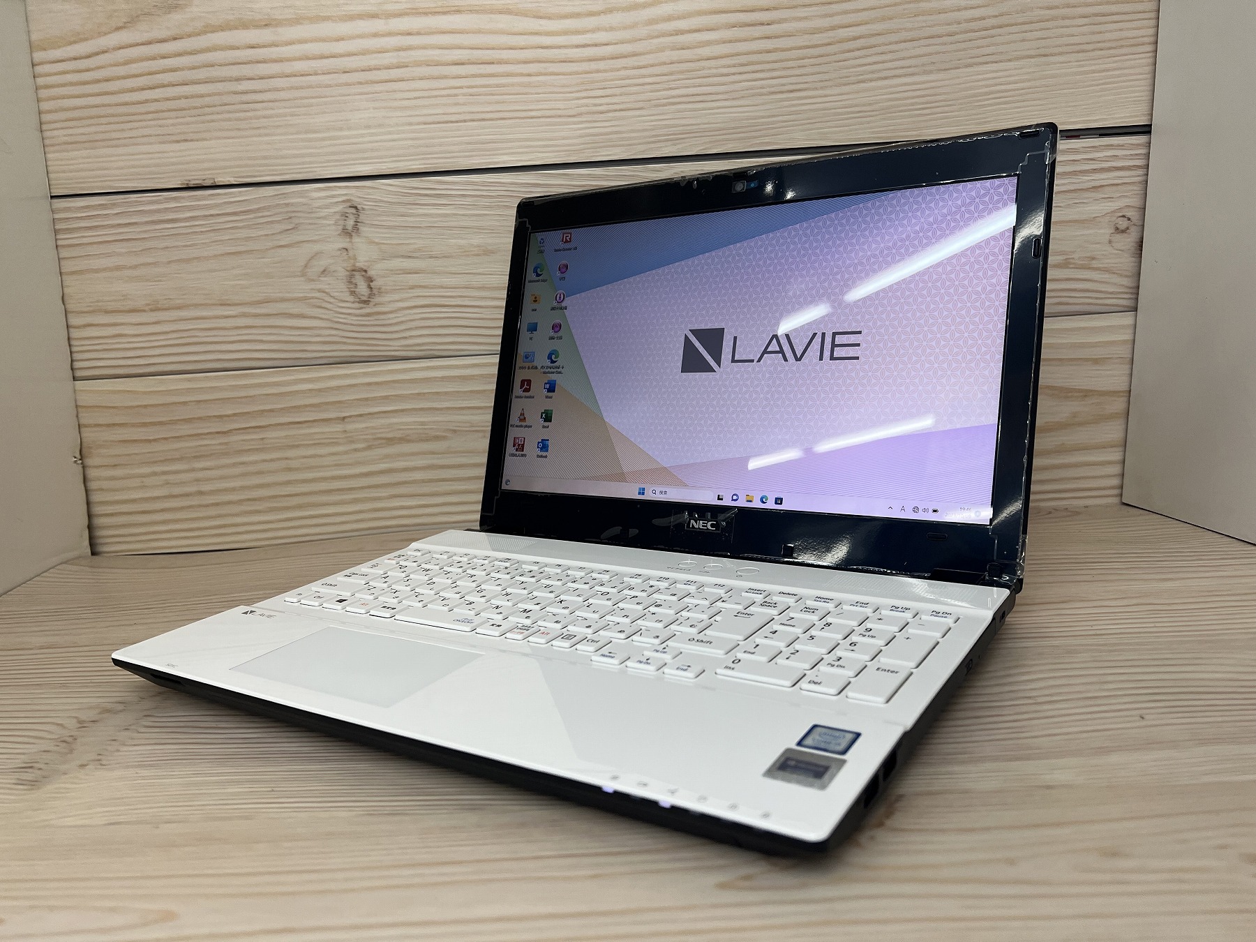 NEC LAVIE 15.6インチ メモリ8gbに増強　ちょっと訳あり