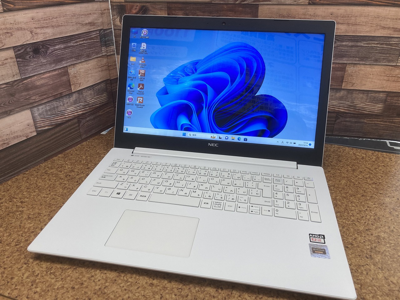 NEC Lavie PC-NS10EM2W CPU: AMD E2-9000 1.80GHz / メモリ:8GB / SSD