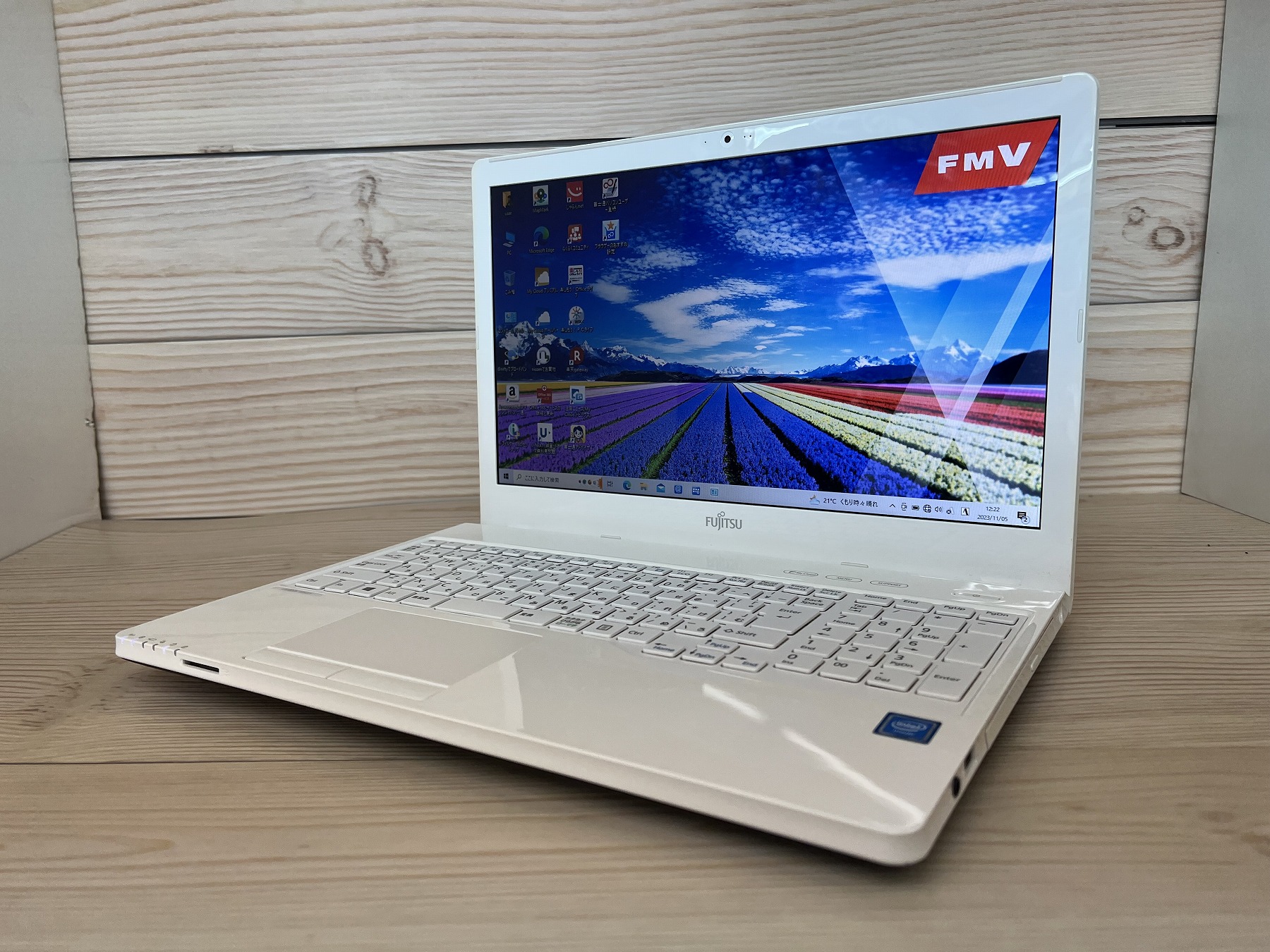 富士通 LIFEBOOK AH42/X CPU：Celeron 3205U 1.5GHz / メモリ：8GB