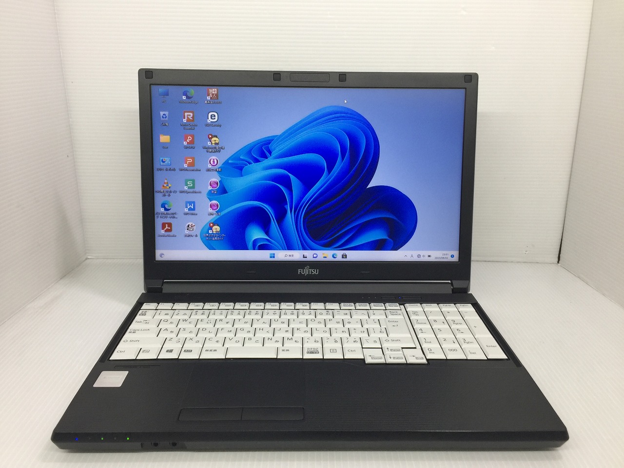 富士通 LIFEBOOK A748/TX CPU：Core i3 8130U 2.2GHz / メモリ：4GB