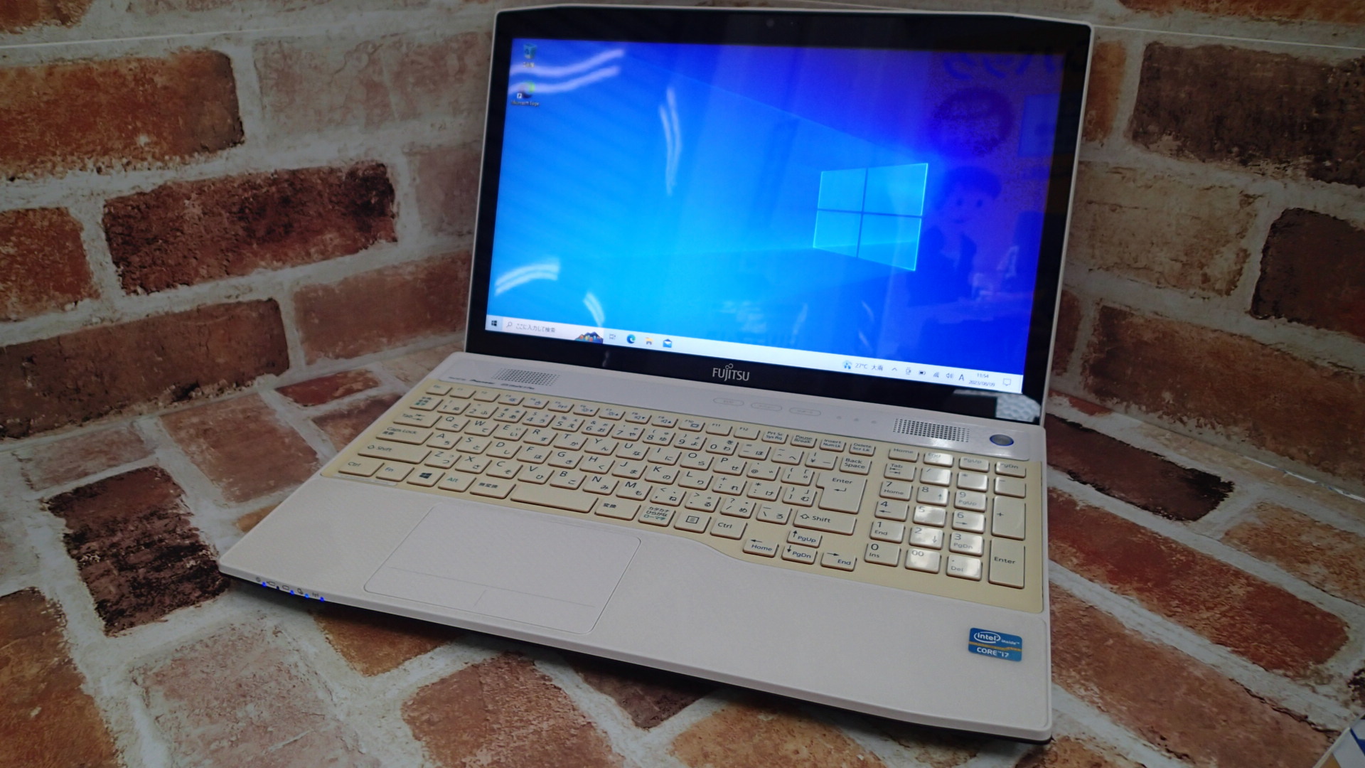 FUJITSU LIFEBOOK AH77/K Corei7-3632QM@2.20GHz メモリ:8GB SSD:240GB 
