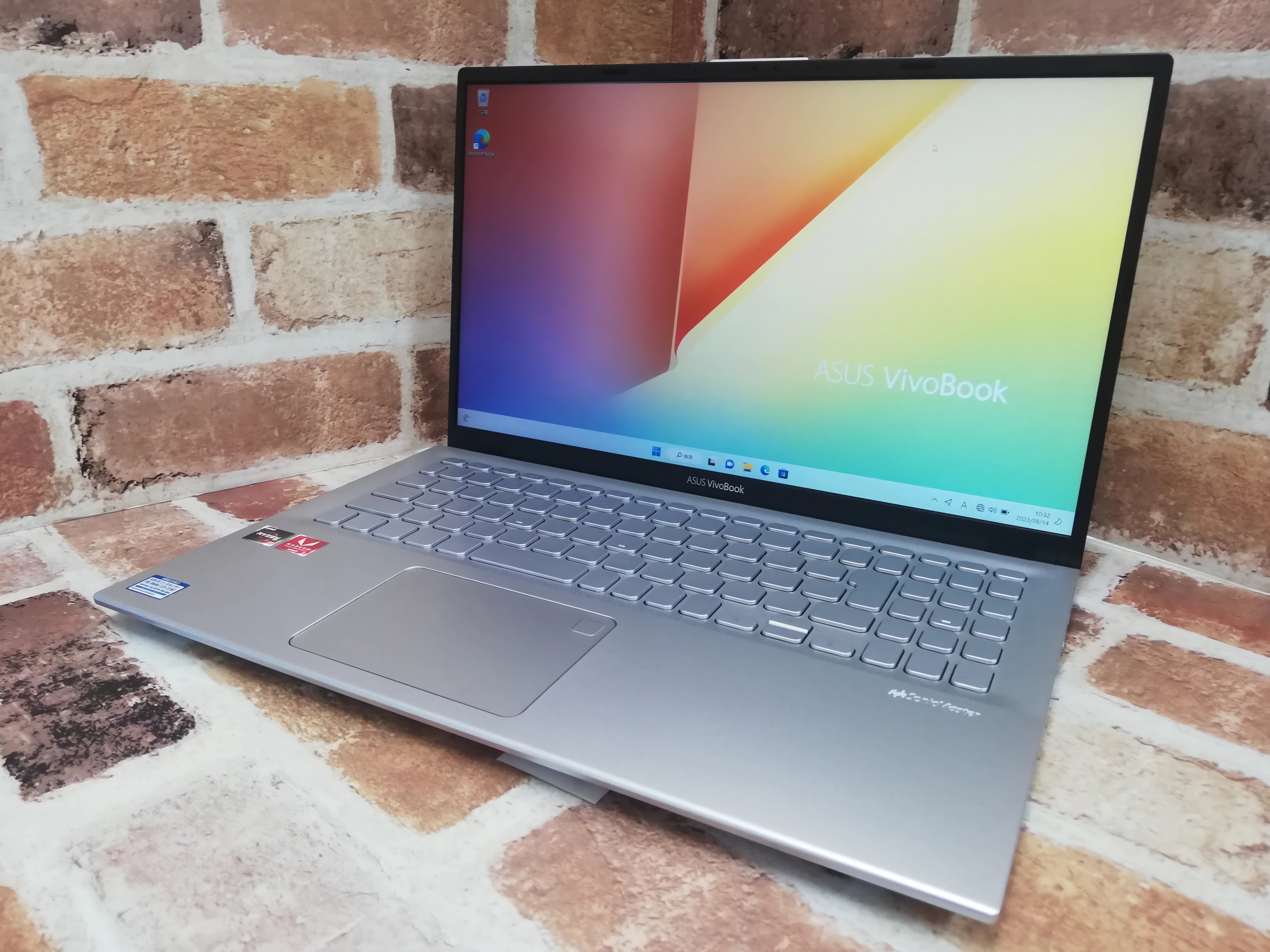 ASUS VivoBook 15 X512D CPU：AMD Ryzen 7 3700U 2.30GHz/メモリ：8GB