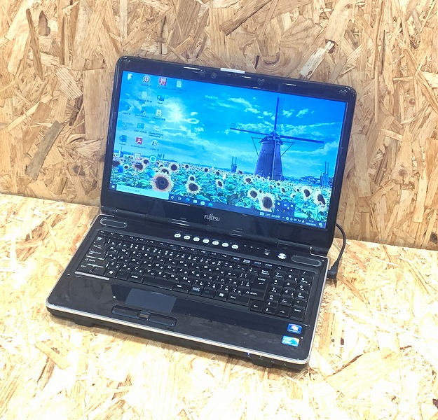 FUJITSU LIFEBOOK AH700/5A (訳あり)【 電源を繋いだままの据え置き
