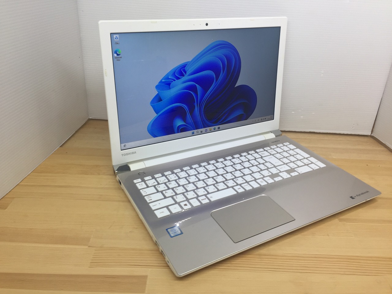 東芝 dynabook T65/CG CPU：Core i7 7500U 2.7GHz / メモリ：8GB / SSD