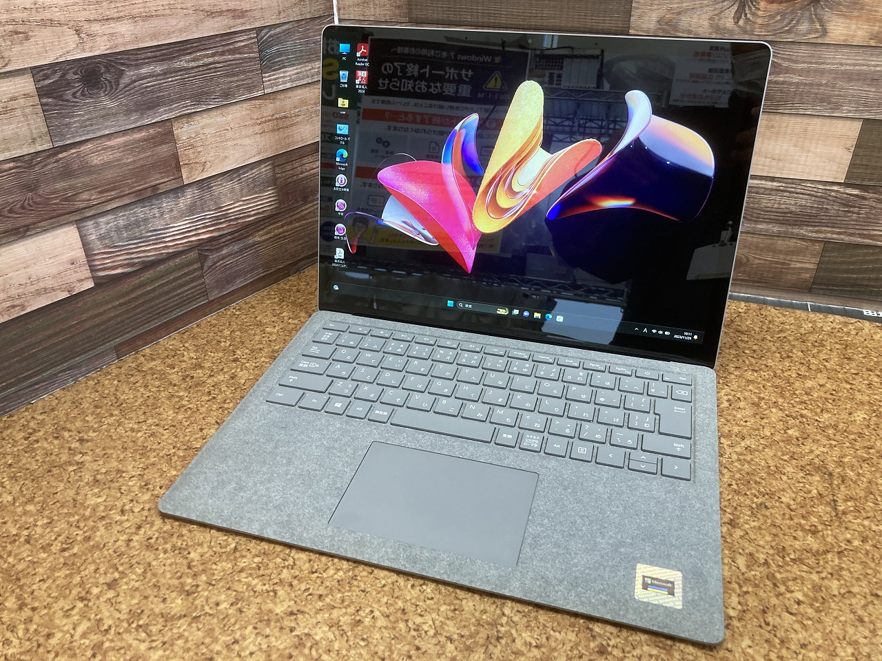 Microsoft Surface laptop A1769 CPU: Corei5-7200U 2.5GHz / メモリ